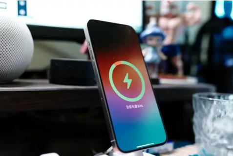 修文苹果15换屏服务分享用什么充电器给iPhone15充电更好 